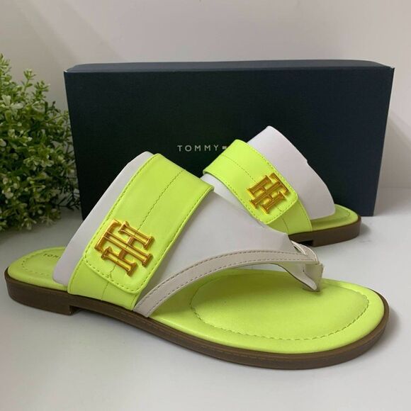 Tommy HIlfiger Meriem Womens Thong Sandal Monogram Emblem Logo Sz 8M Light Green - Picture 1 of 9